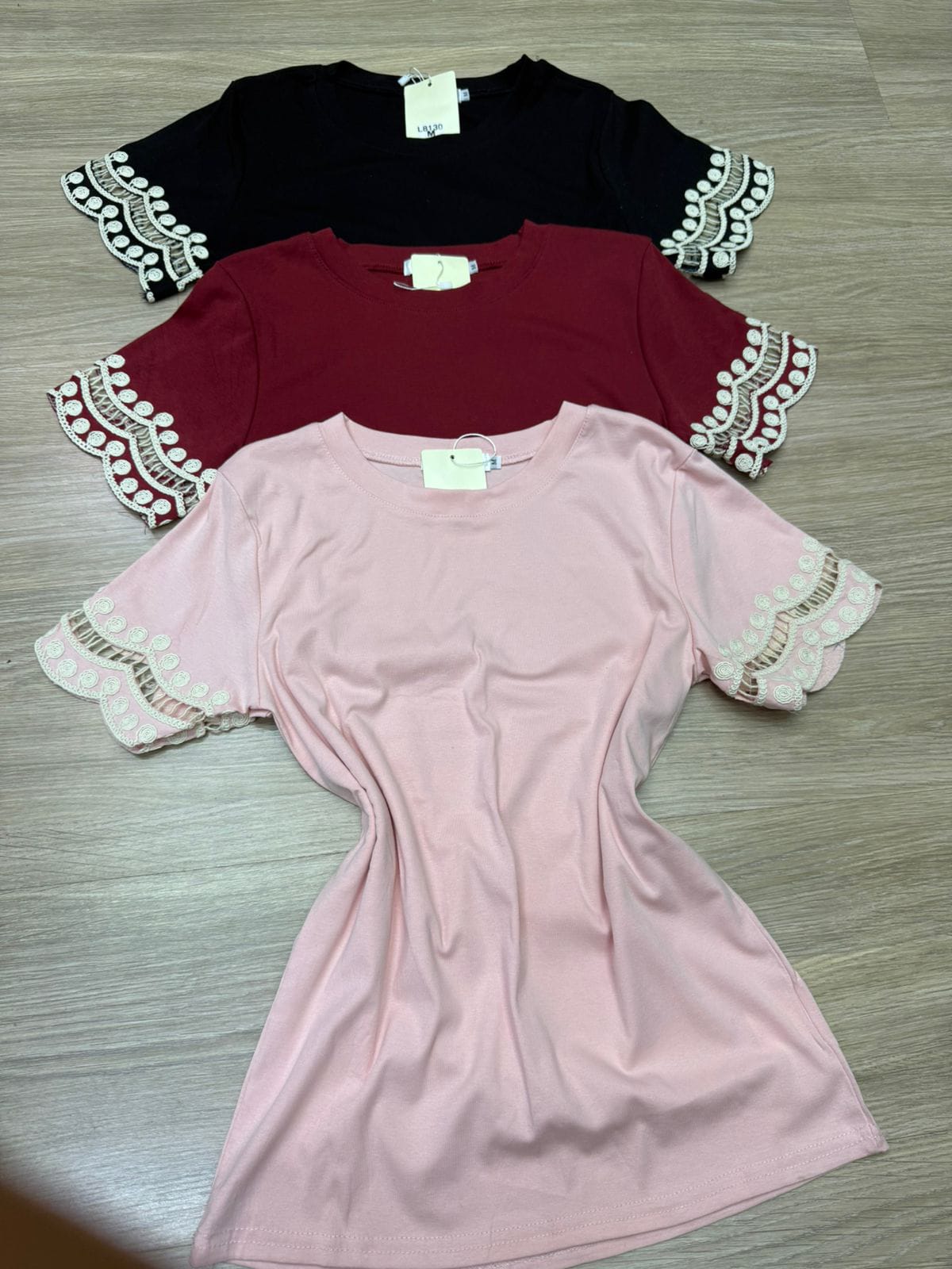 Blusa com Mangas Bordadas