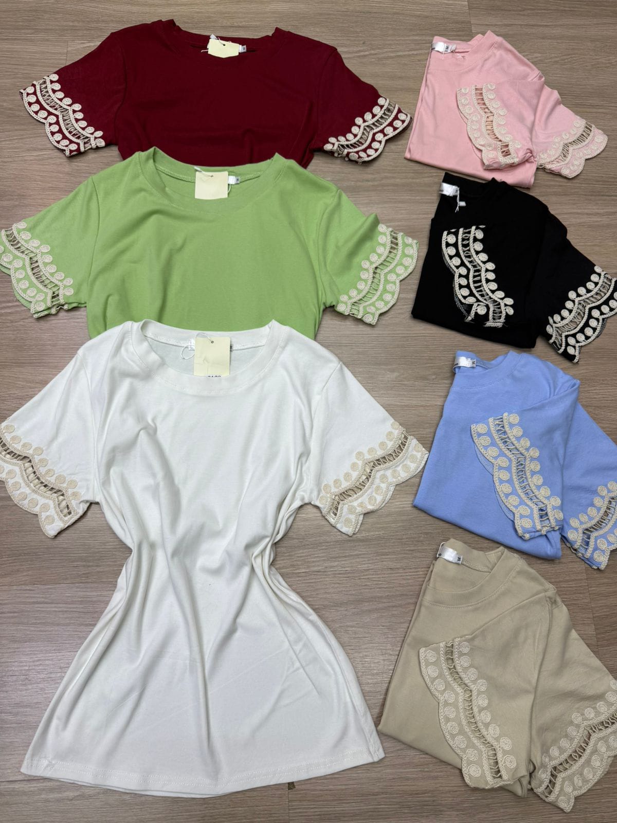 Blusa com Mangas Bordadas