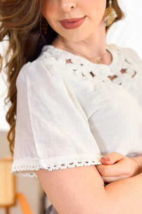 Blusa Mabel | Visco Acetinado com Detalhe Bordado