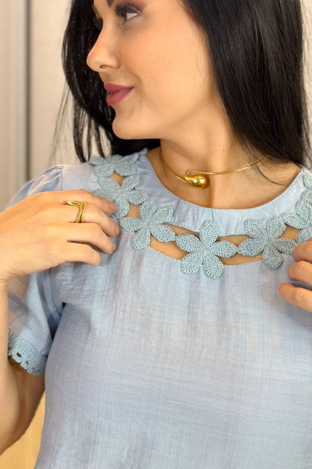 Blusa Mabel | Visco Acetinado com Detalhe Bordado