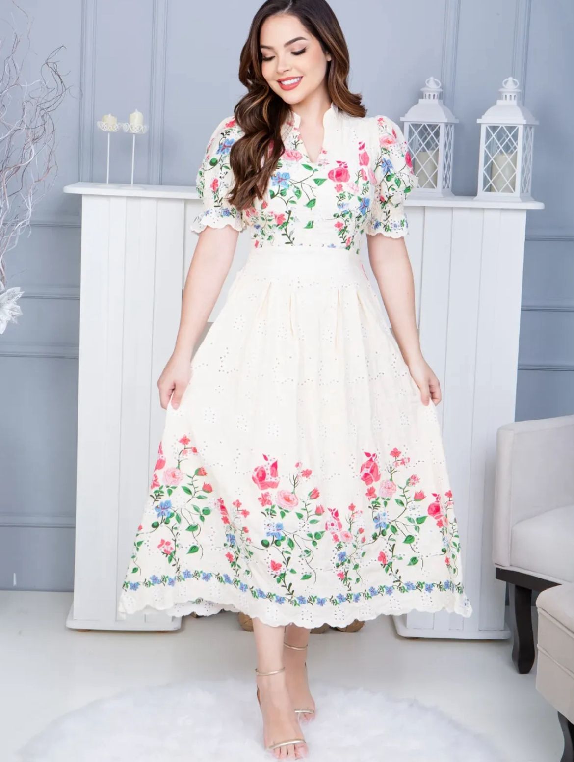 Vestido em Algodão Branco com Rosas Forrado Internamente